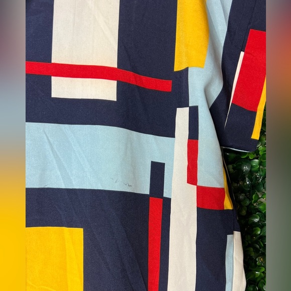 Medium abstract multi color shirt - Picture 3 of 3